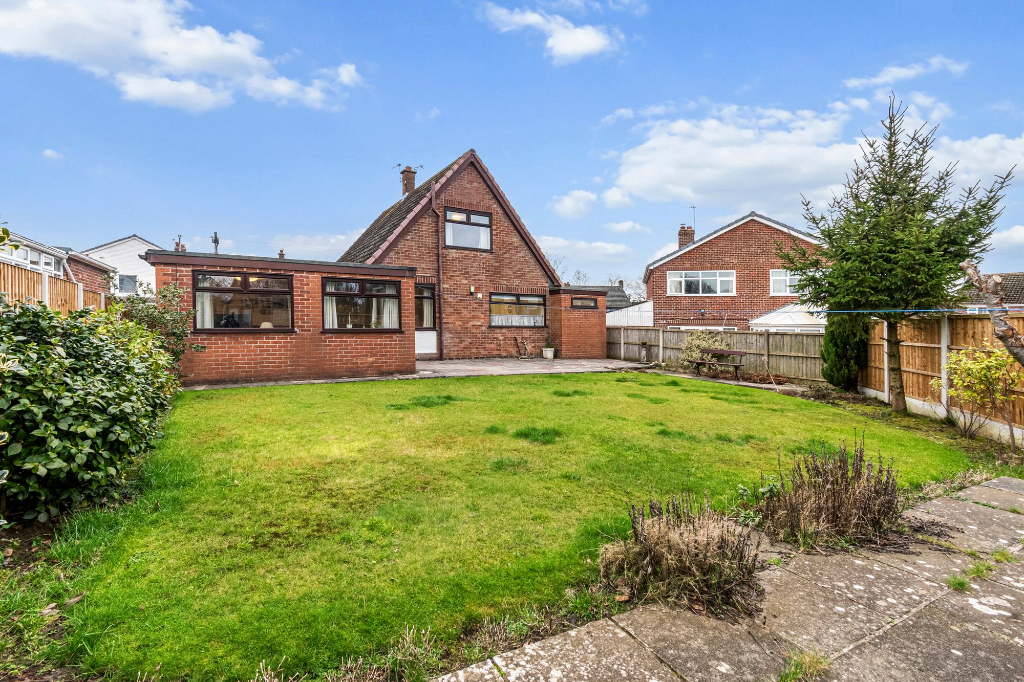 3 bedroom Link detached house Under Offer