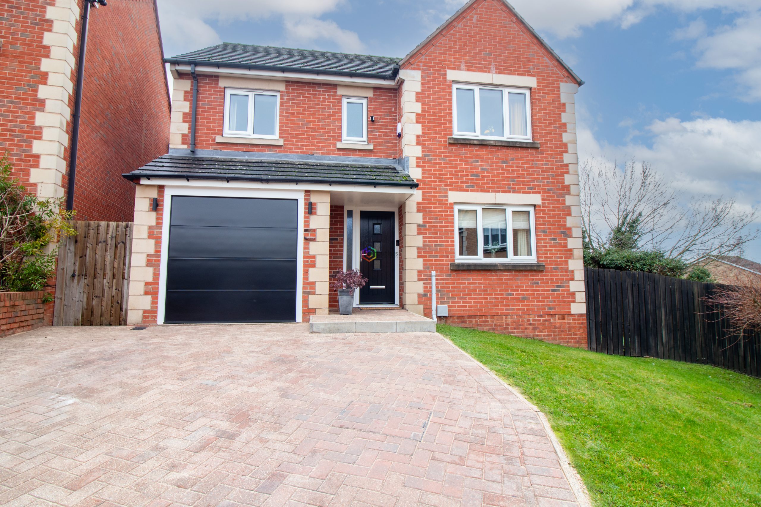 4 bedroom Detached house Under Offer
