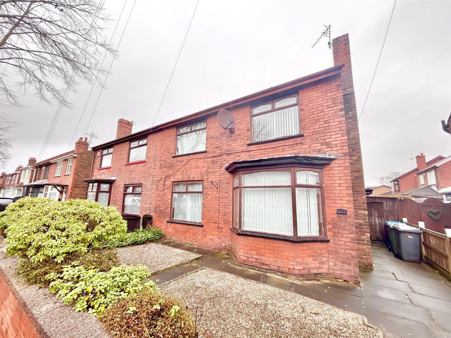 3 bedroom Semi-detached house For Sale