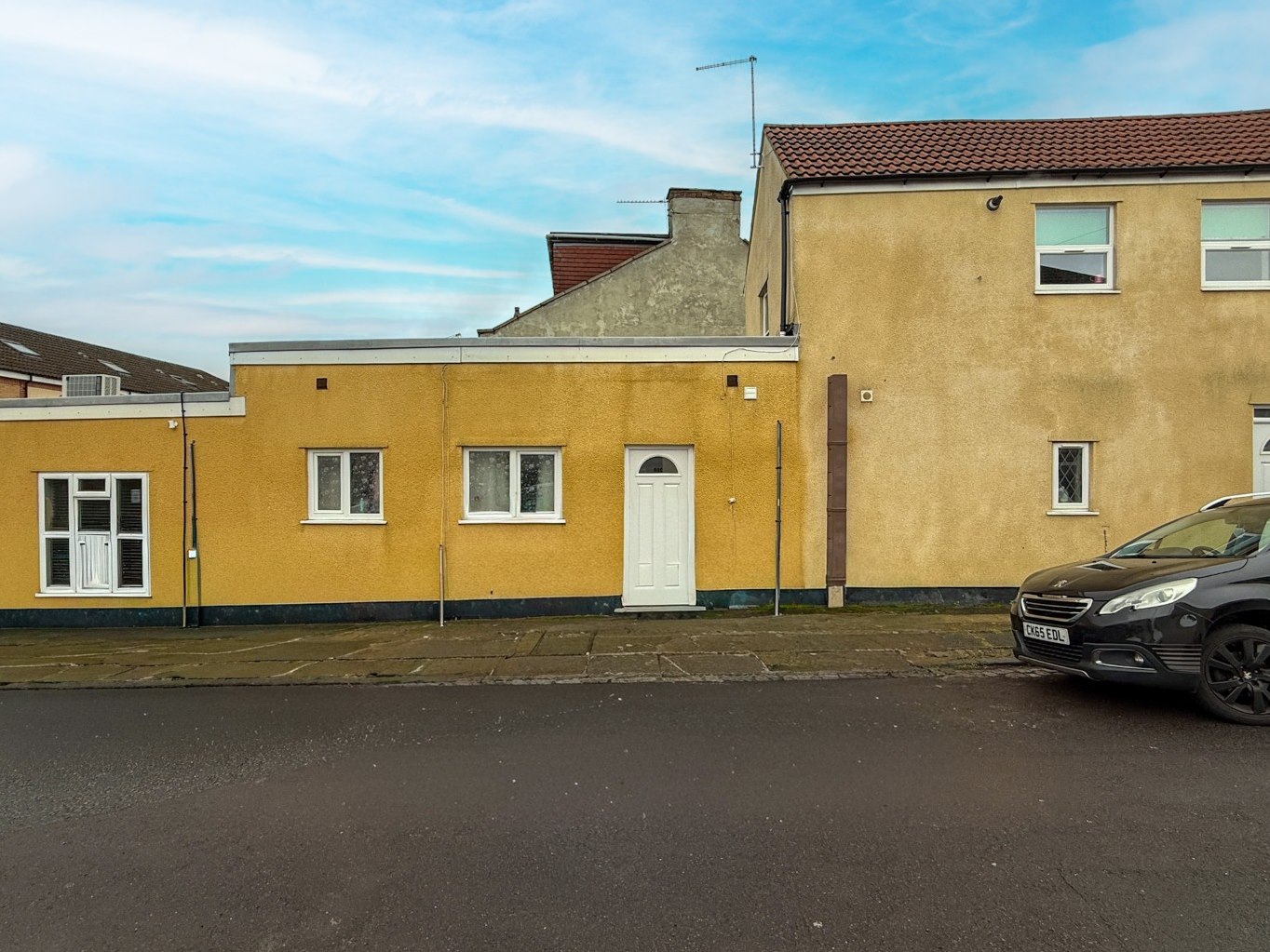 2 bedroom Flat For Sale