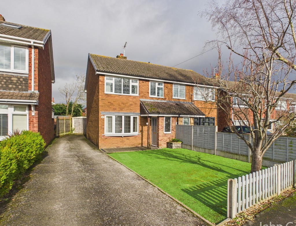 3 bedroom Semi-detached house For Sale