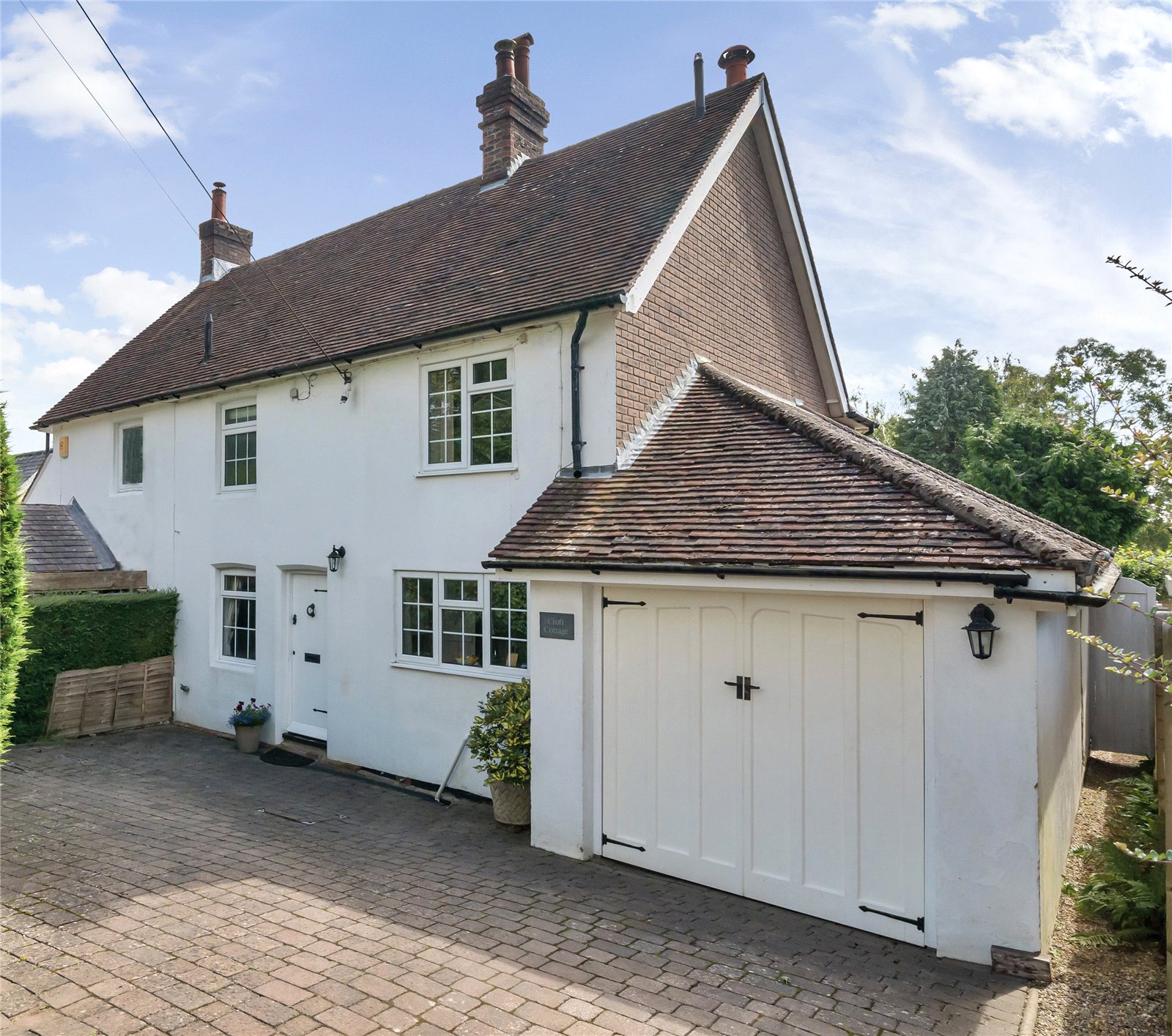 3 bedroom Semi-detached house Under Offer