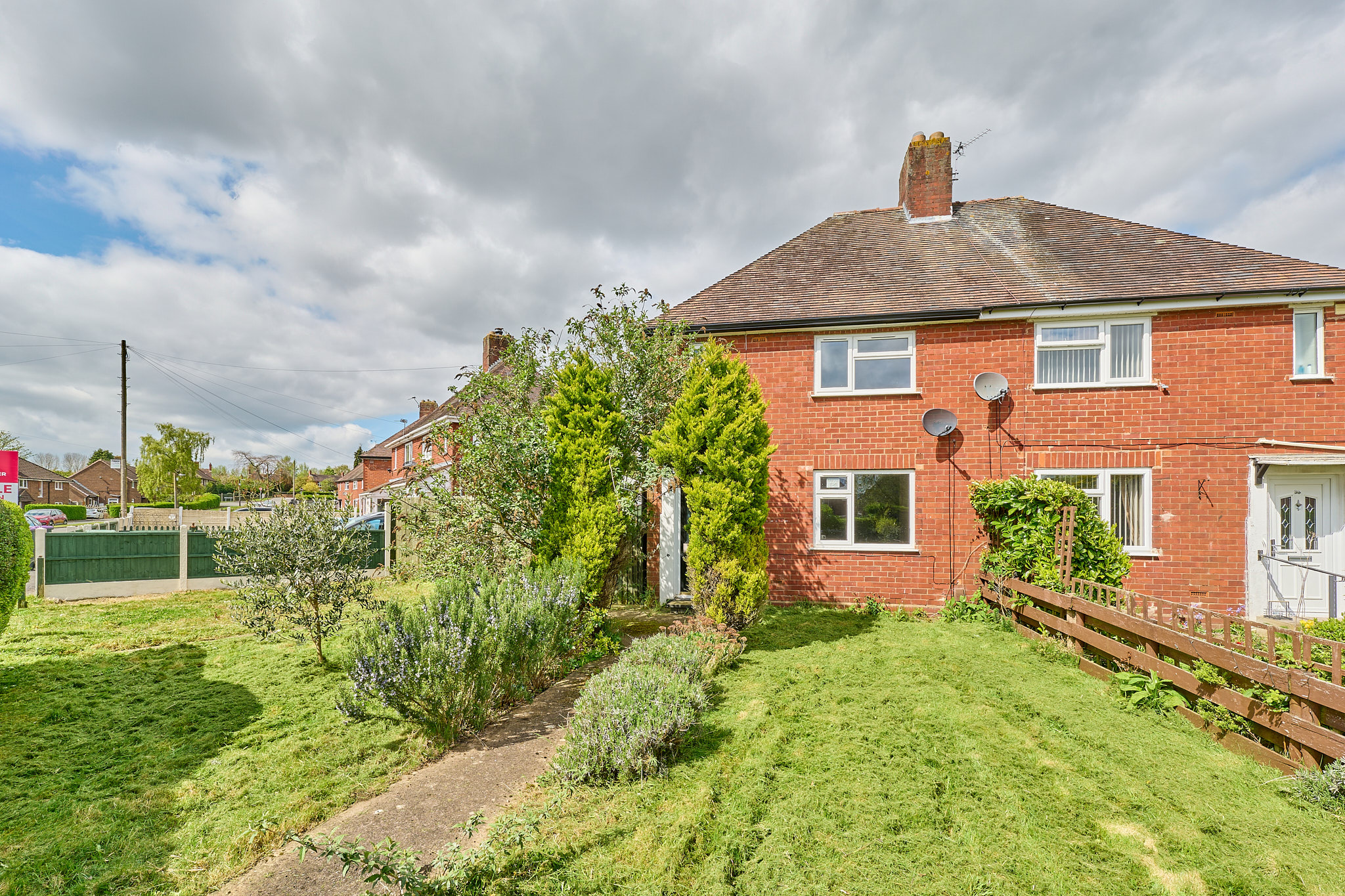 3 bedroom Semi-detached house Sold
