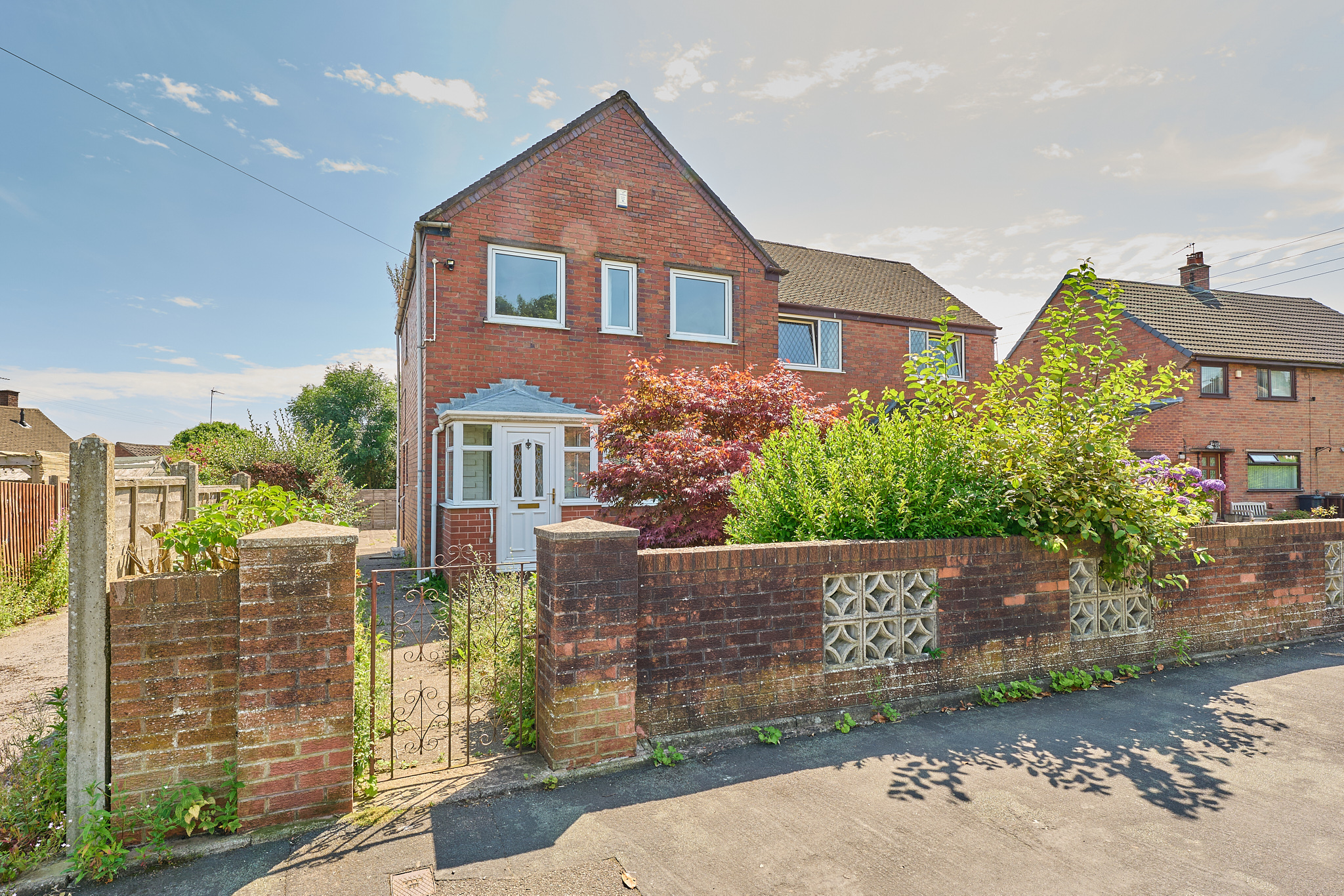 3 bedroom Semi-detached house Sold