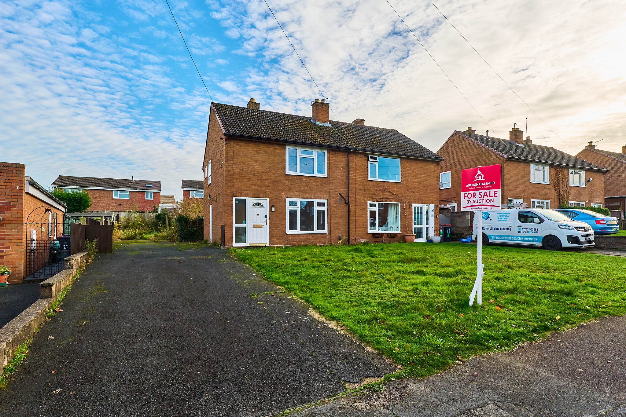 2 bedroom Semi-detached house Sold