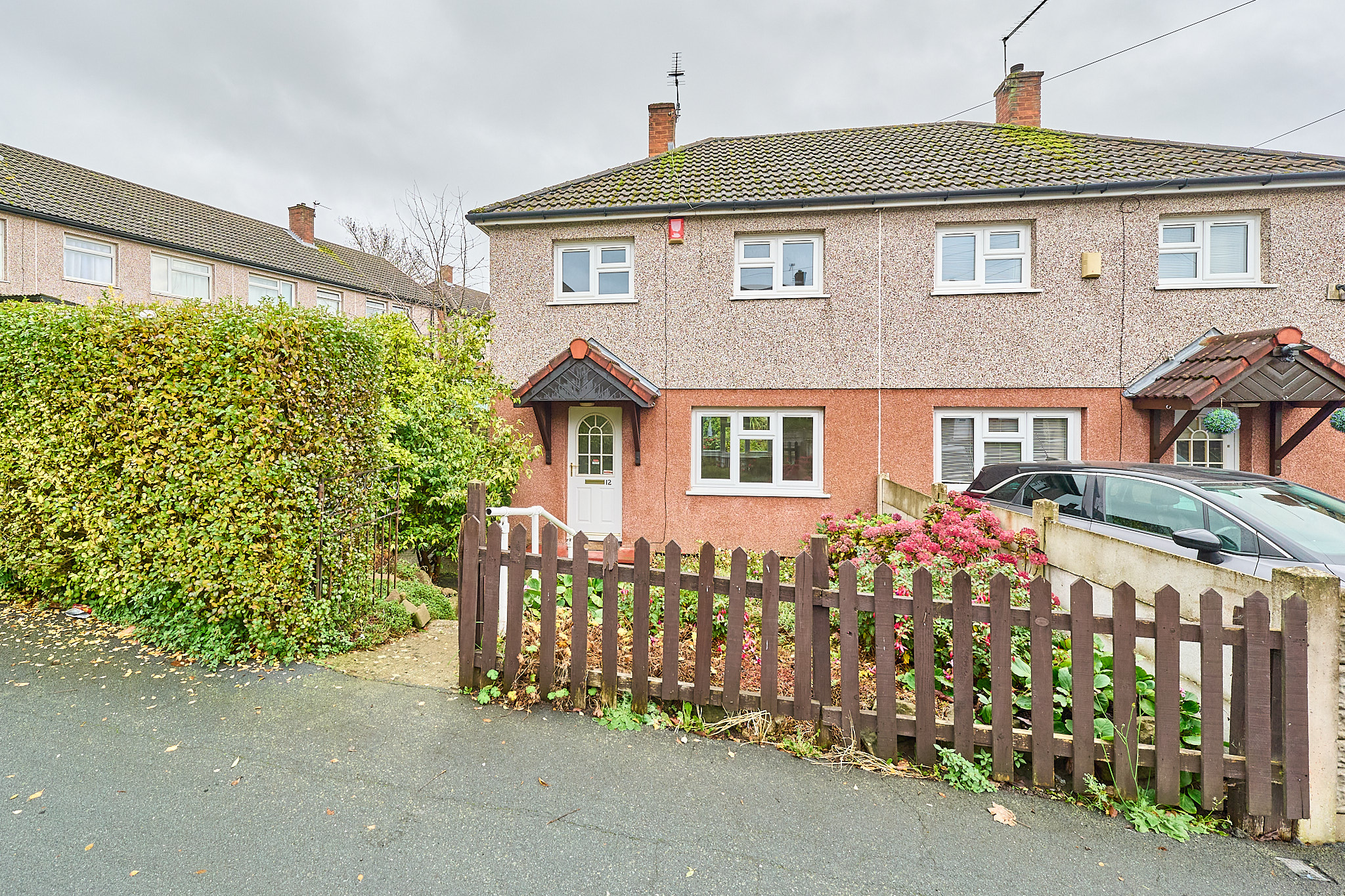 2 bedroom Semi-detached house Sold