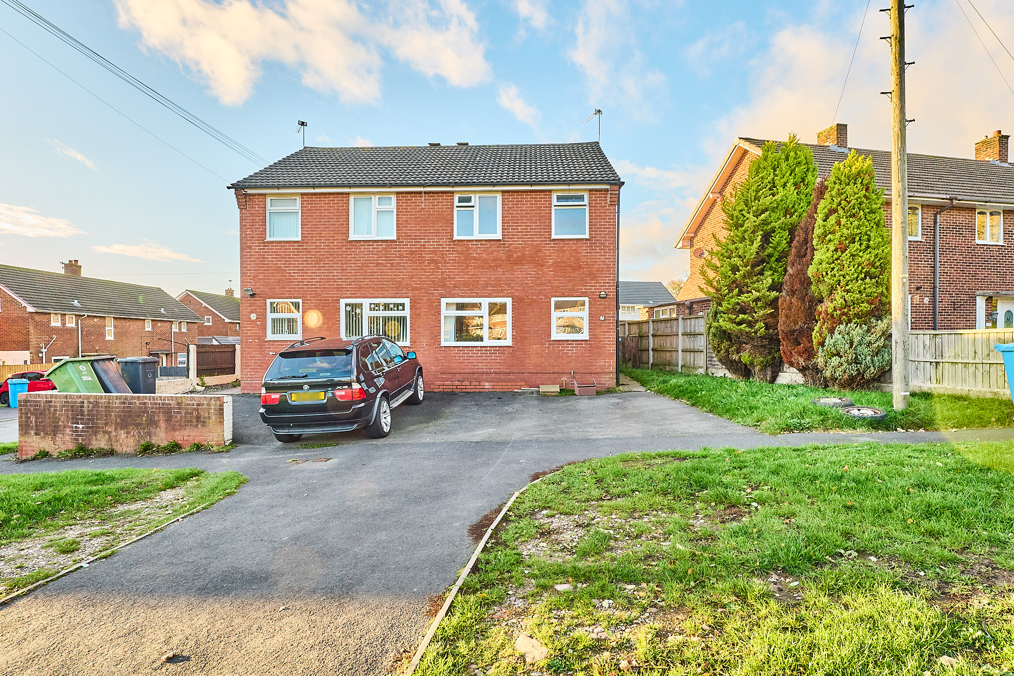 2 bedroom Semi-detached house Sold