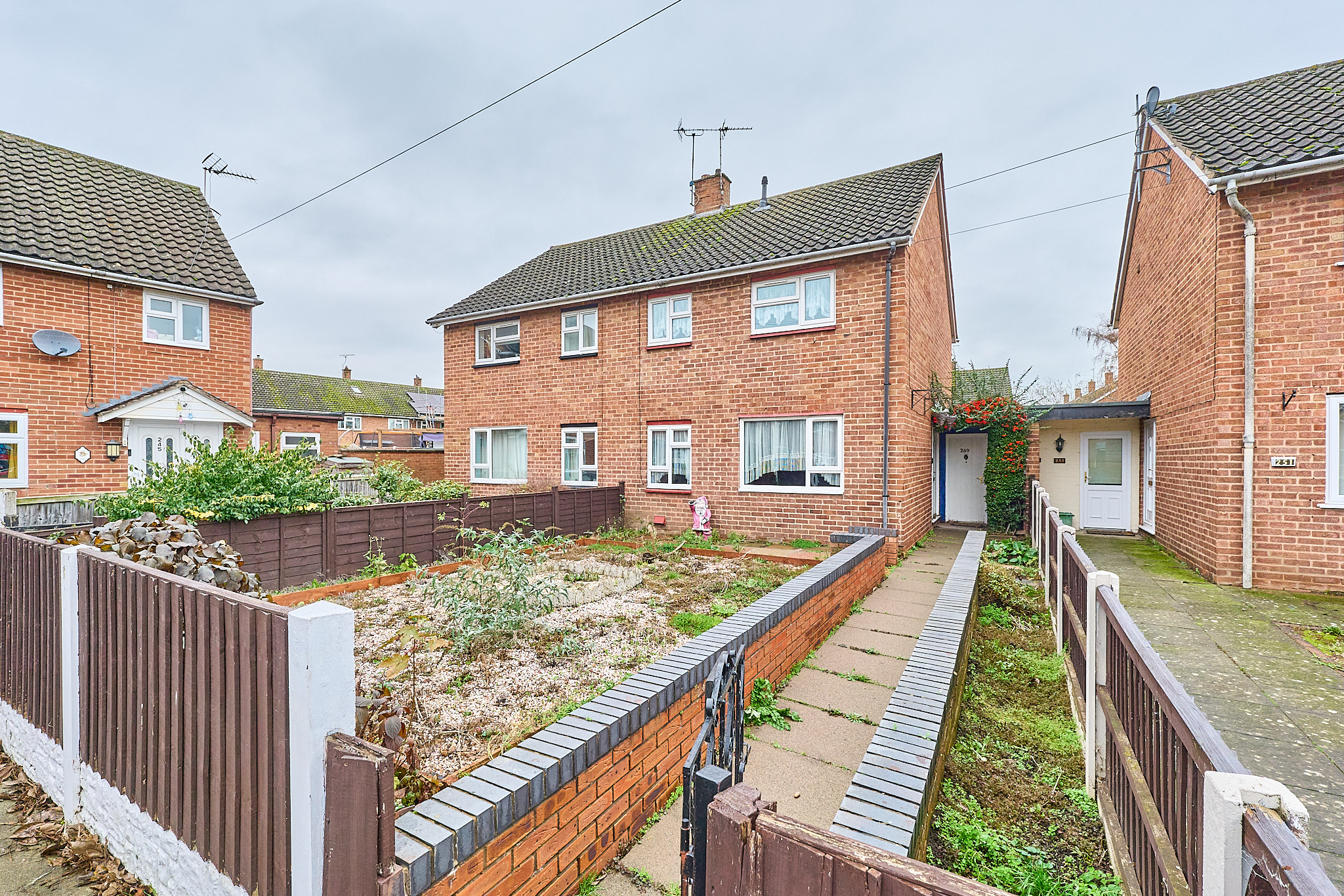 3 bedroom Semi-detached house Sold