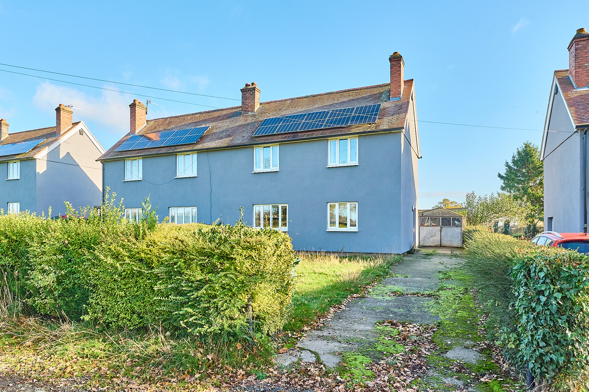 3 bedroom Semi-detached house Sold