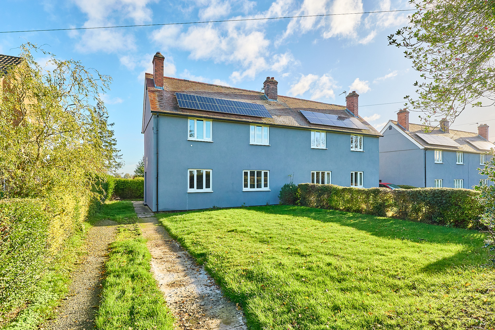 3 bedroom Semi-detached house Sold