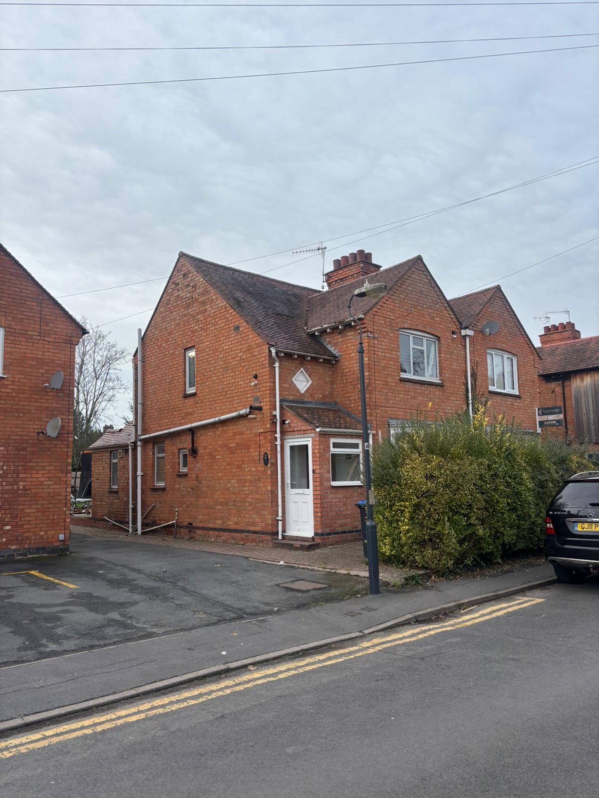 3 bedroom Semi-detached house Sold