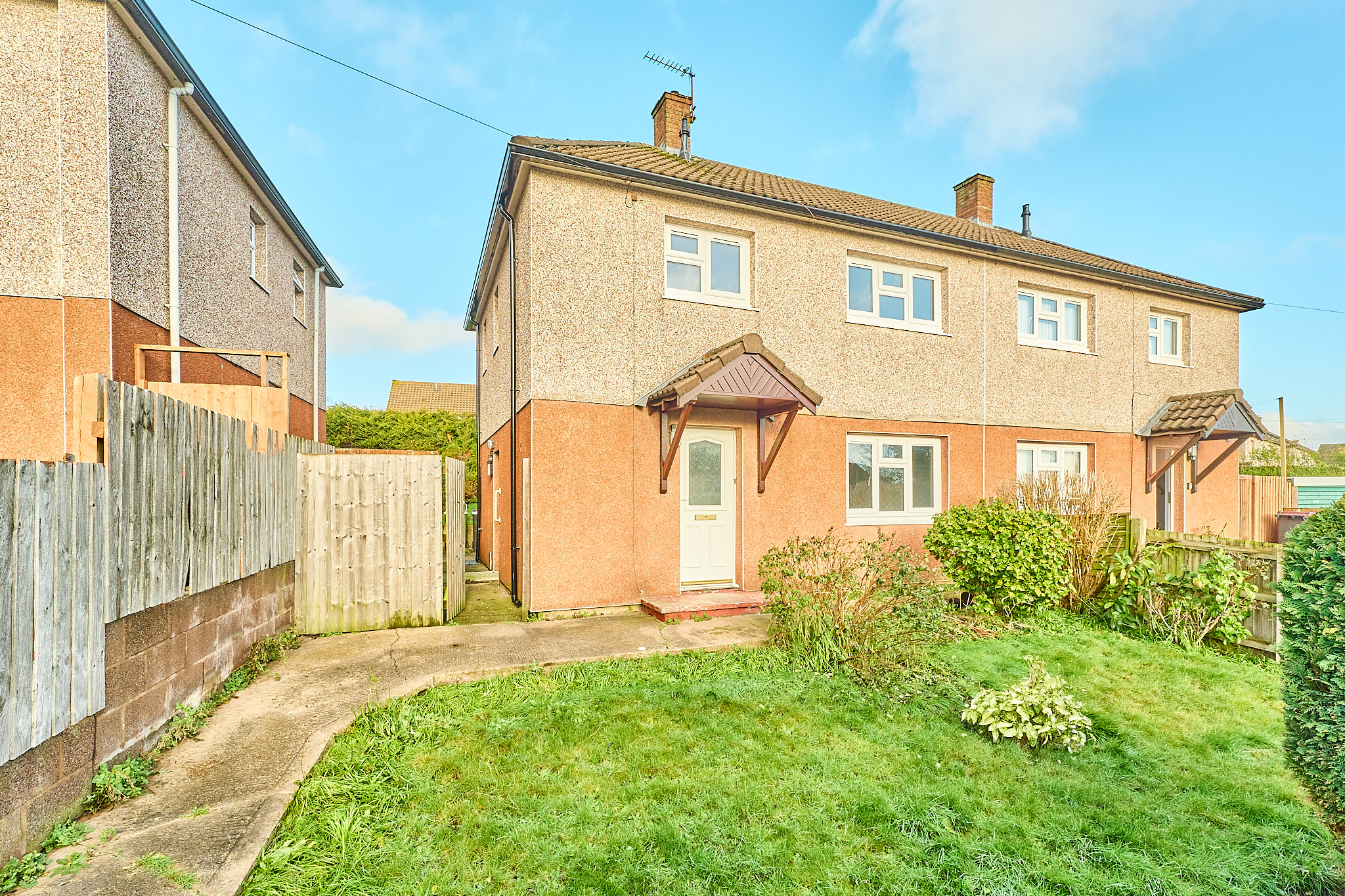 3 bedroom Semi-detached house Sold
