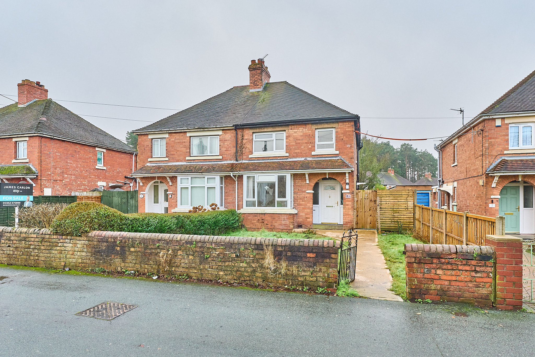 3 bedroom Semi-detached house Sold