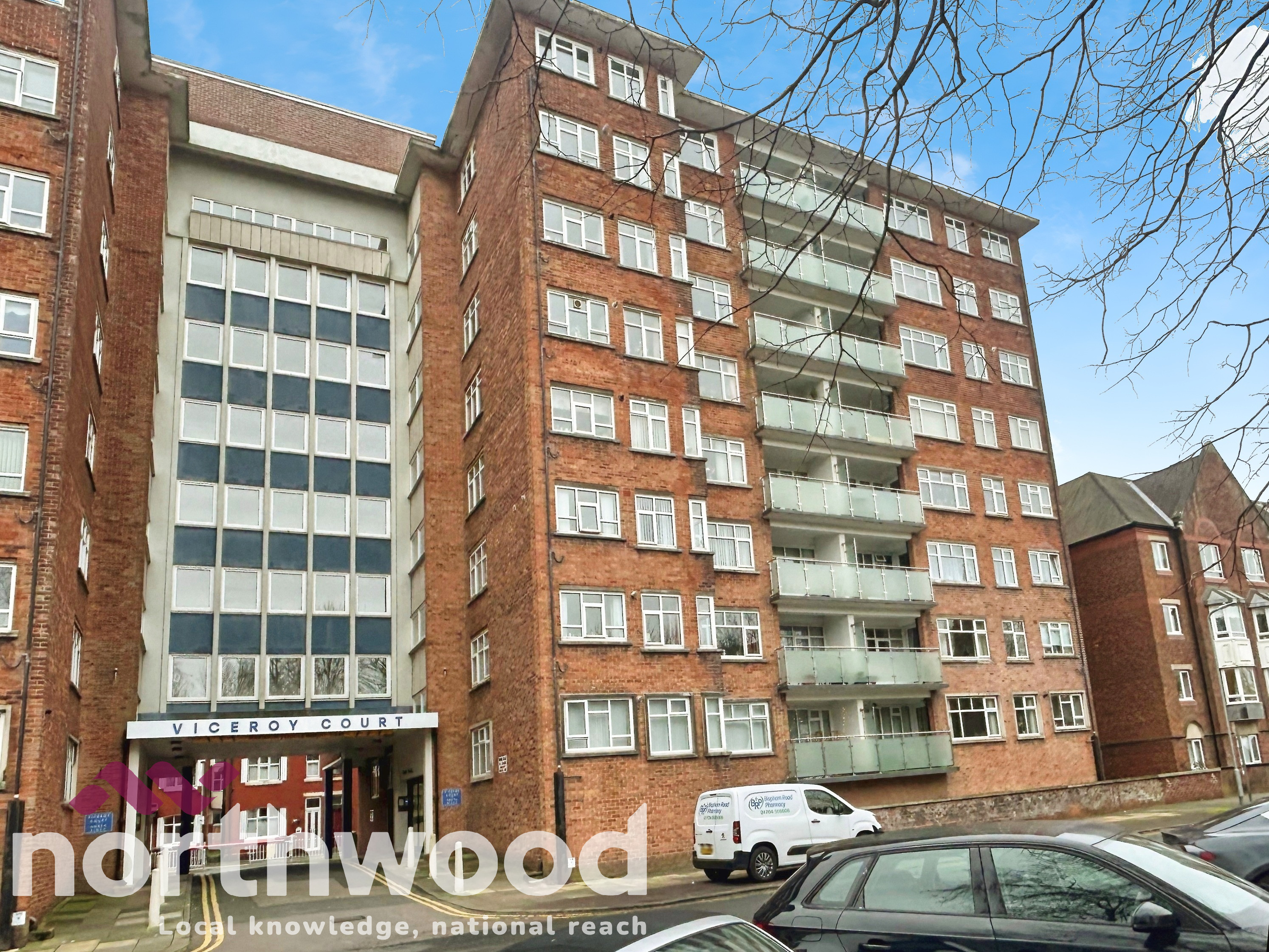 2 bedroom Flat For Sale