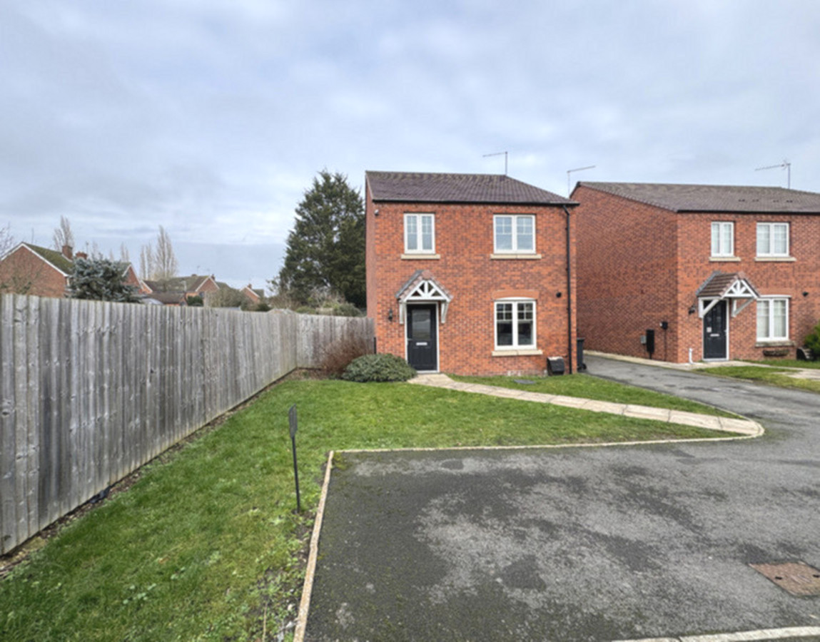3 bedroom Detached house For Sale
