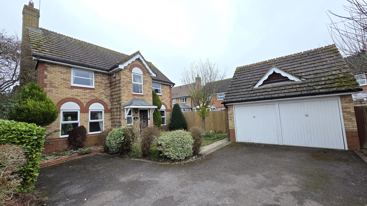 4 bedroom House (unspecified) For Sale