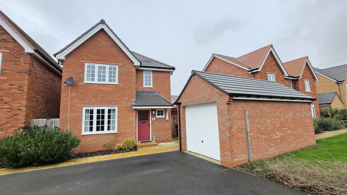3 bedroom Detached house For Sale