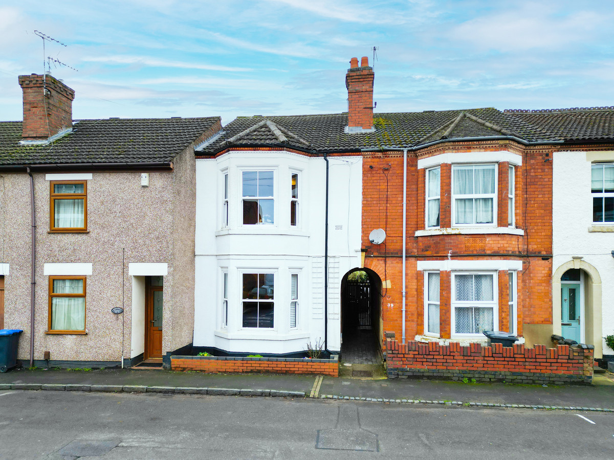 3 bedroom Apartment For Sale