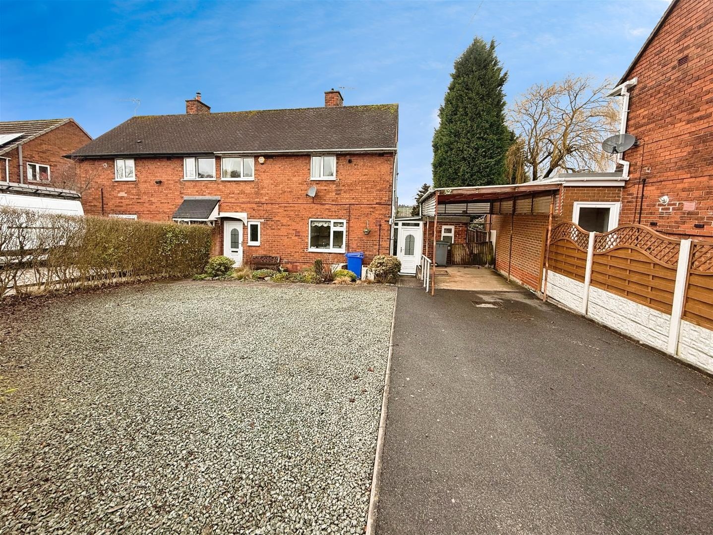 3 bedroom Semi-detached house Let