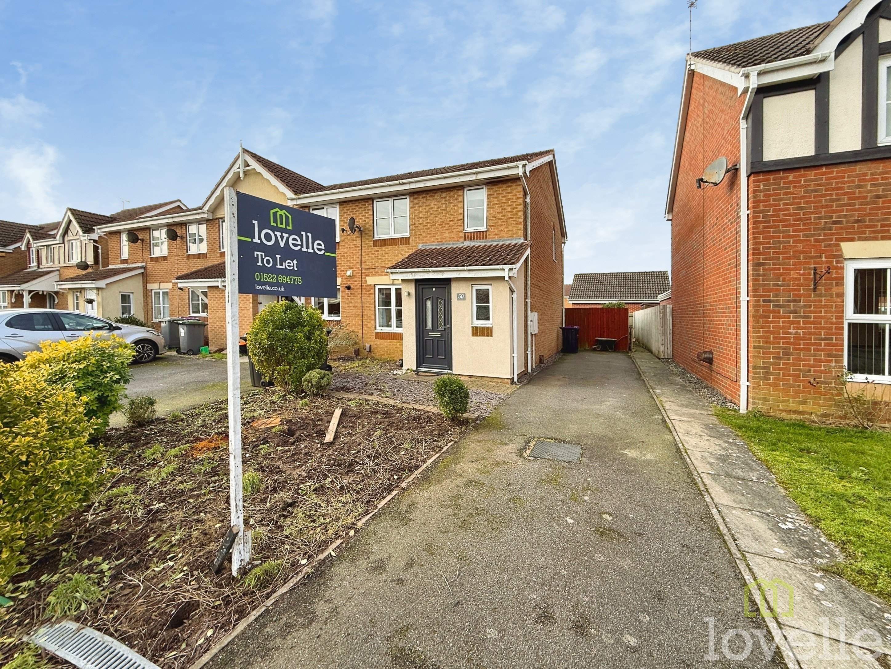 3 bedroom Semi-detached house To Let
