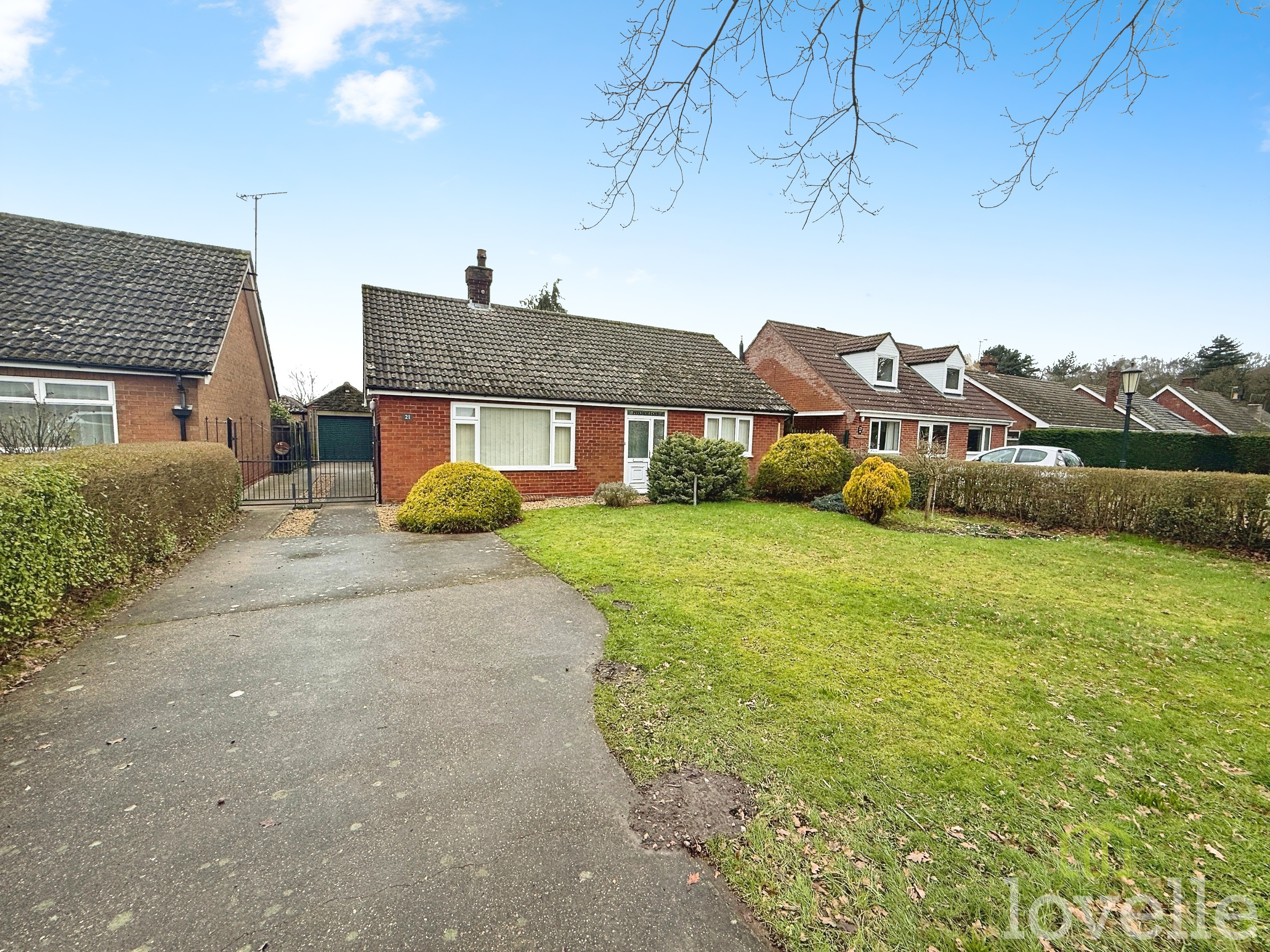 2 bedroom Detached bungalow Under Offer