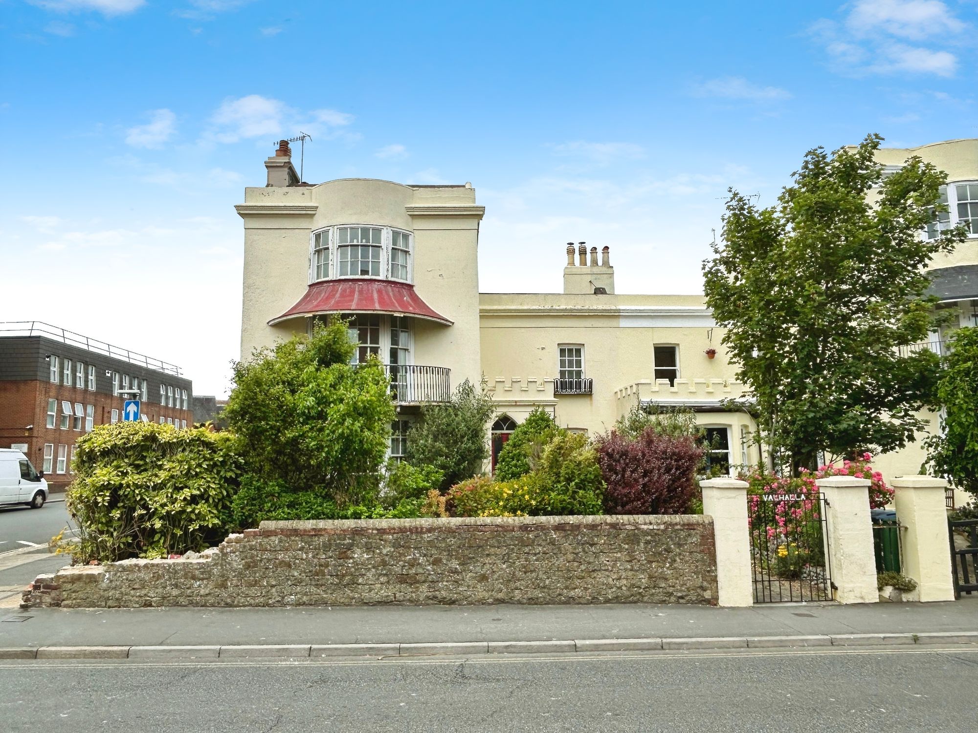 5 bedroom Semi-detached house For Sale