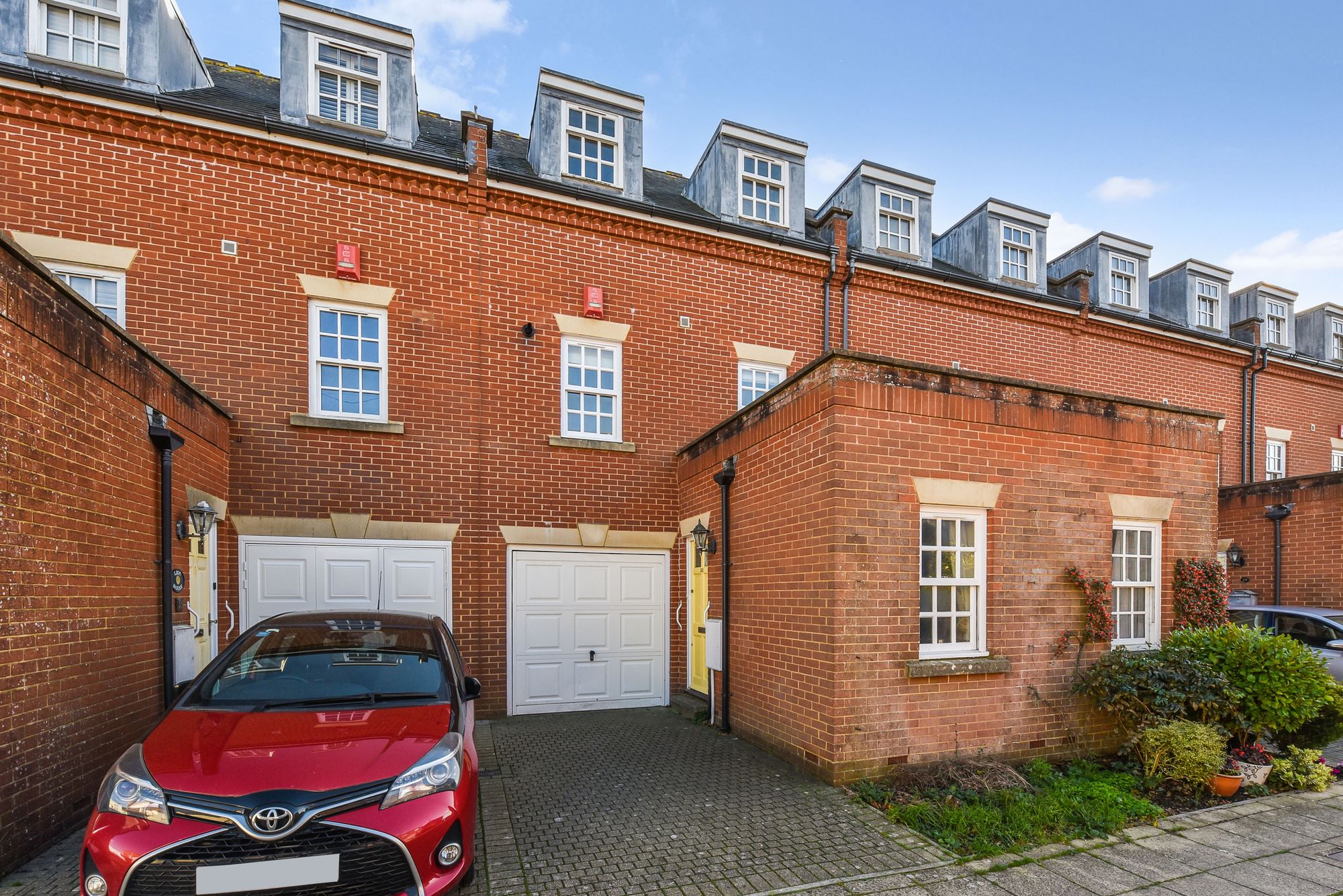 3 bedroom Terraced House Under Offer