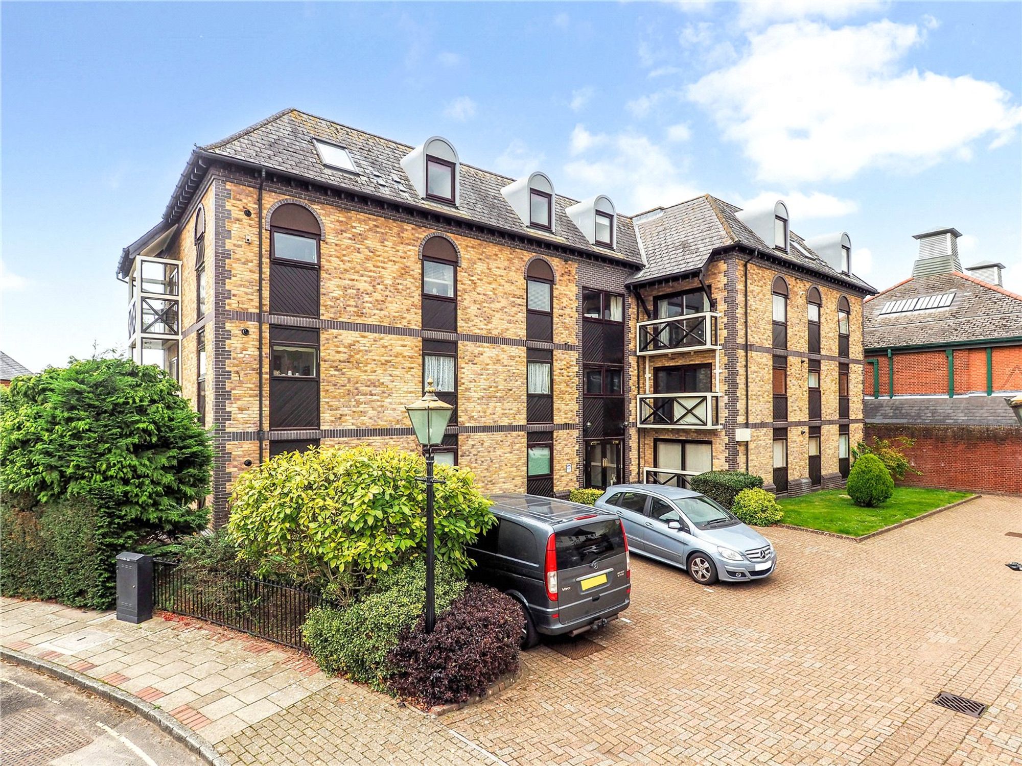 2 bedroom Flat share For Sale
