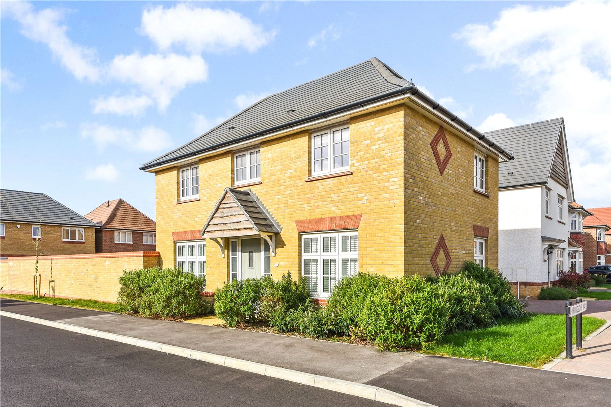 3 bedroom Detached house Under Offer