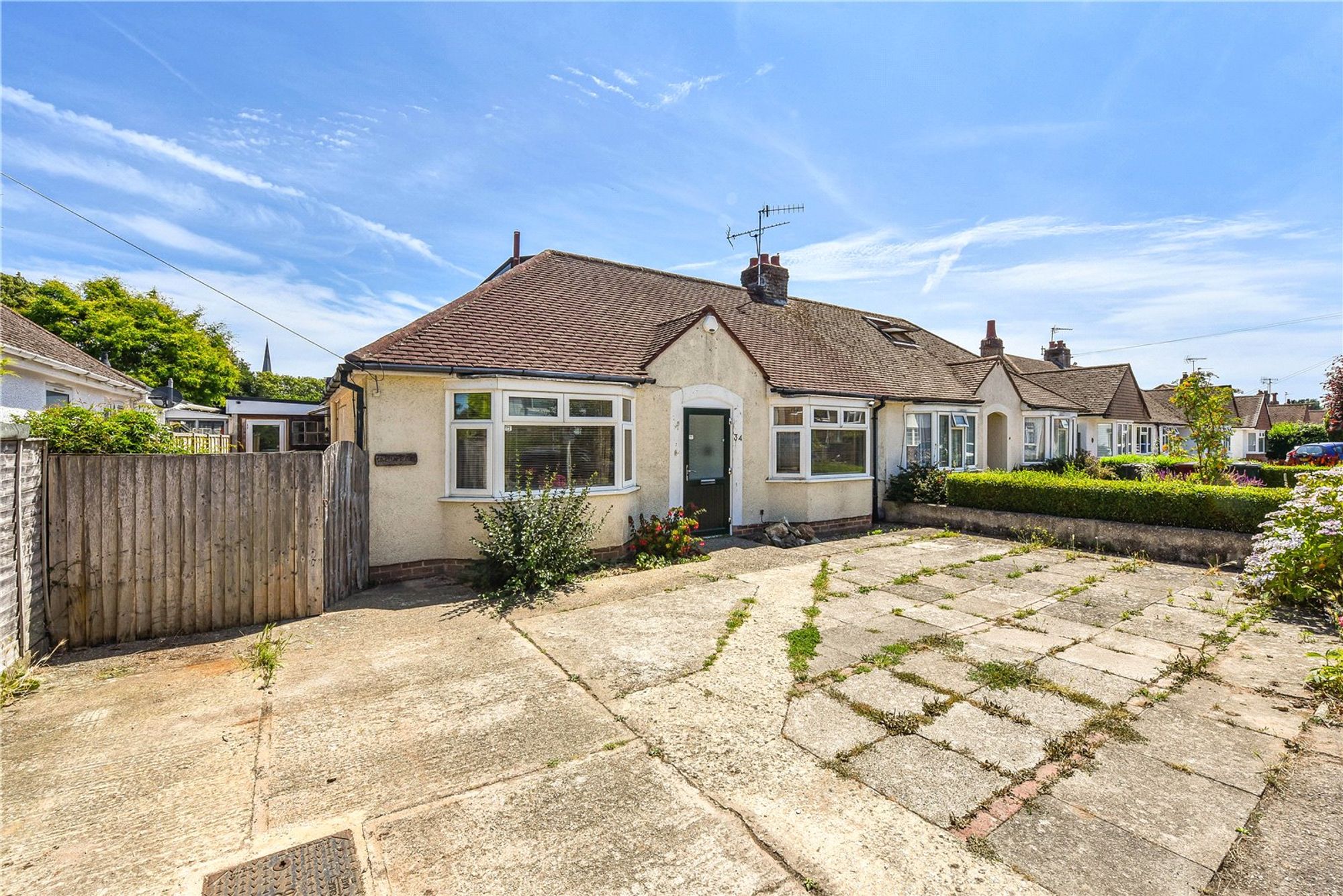 3 bedroom Detached bungalow For Sale