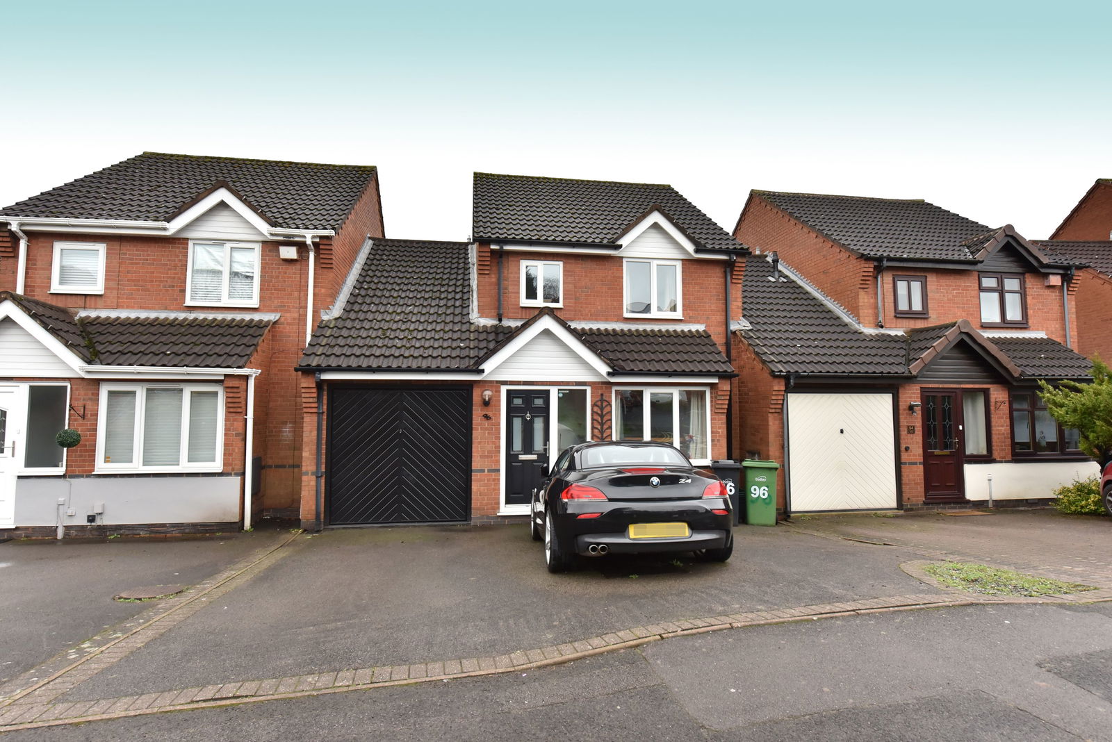 3 bedroom Link detached house Under Offer