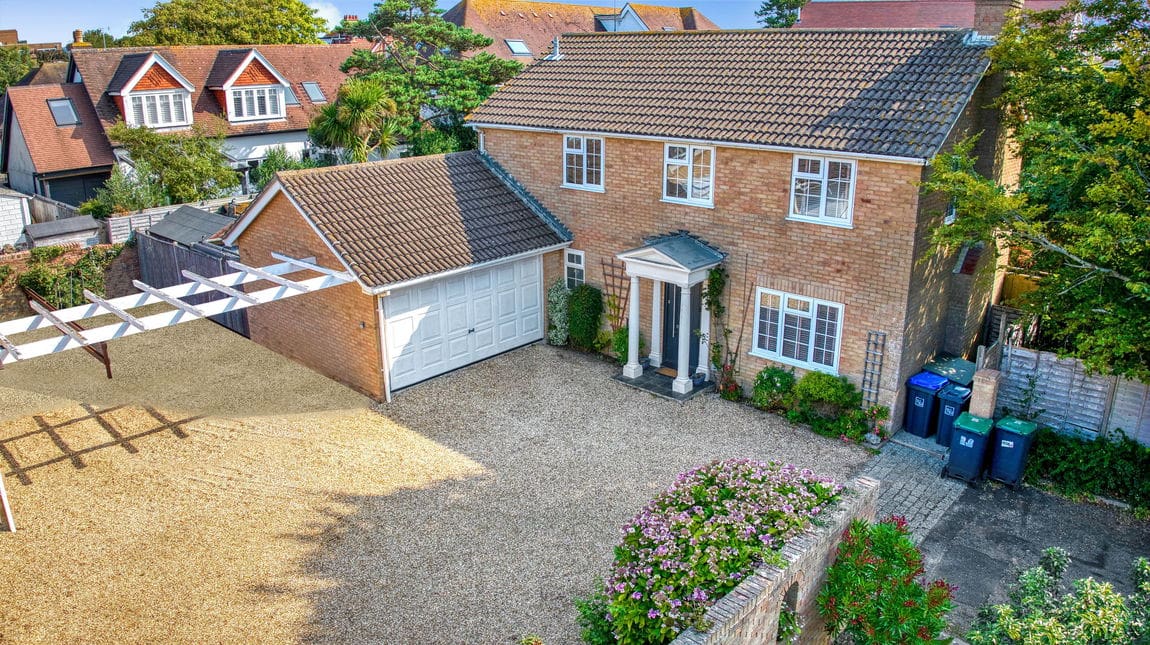 4 bedroom Detached house Under Offer
