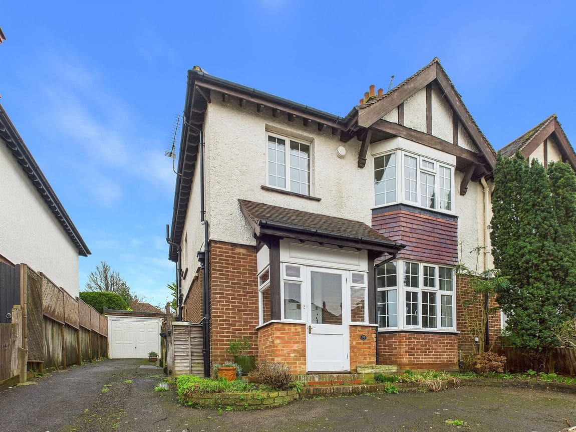 5 bedroom Semi-detached house Under Offer