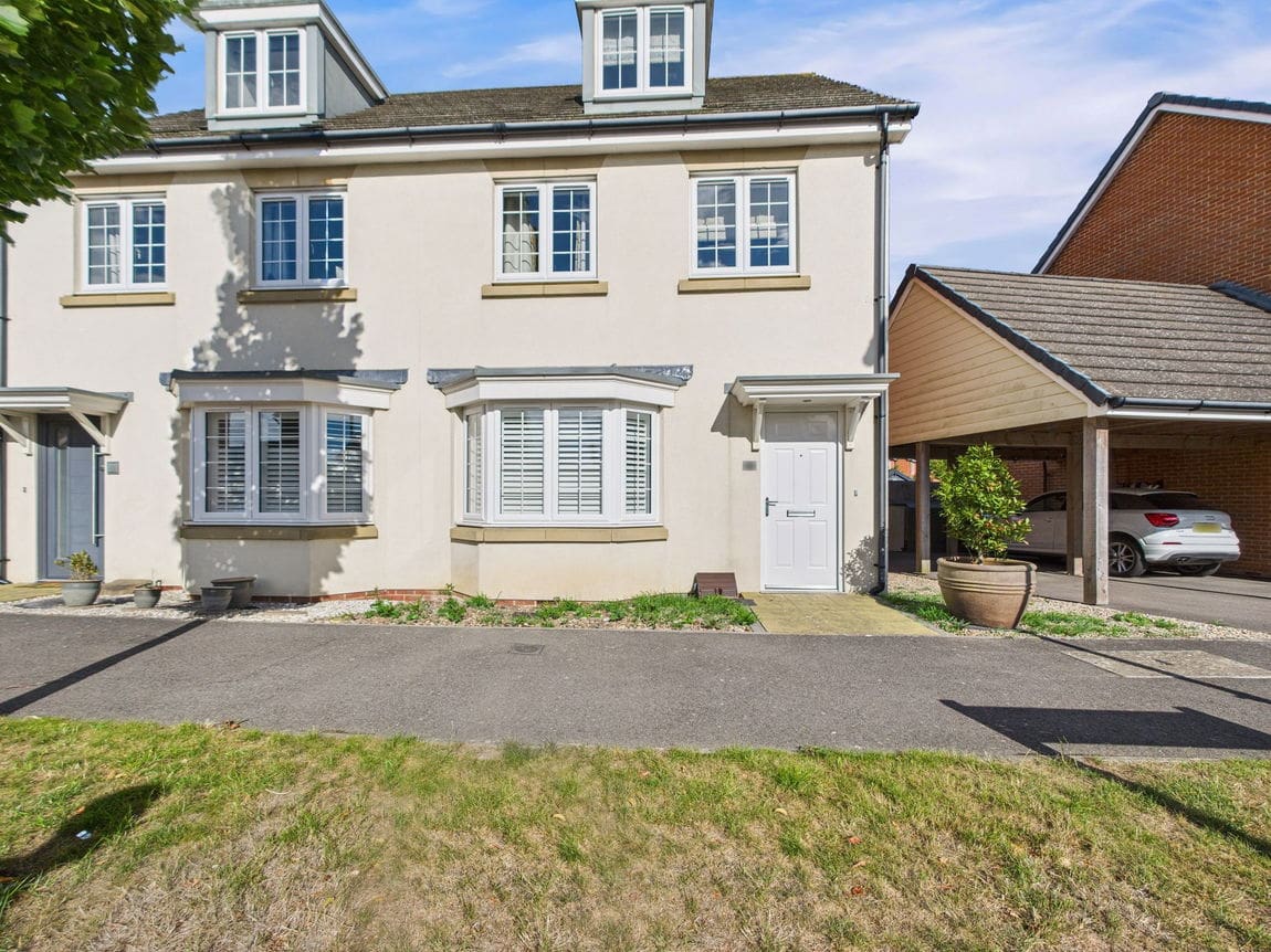 3 bedroom Property For Sale