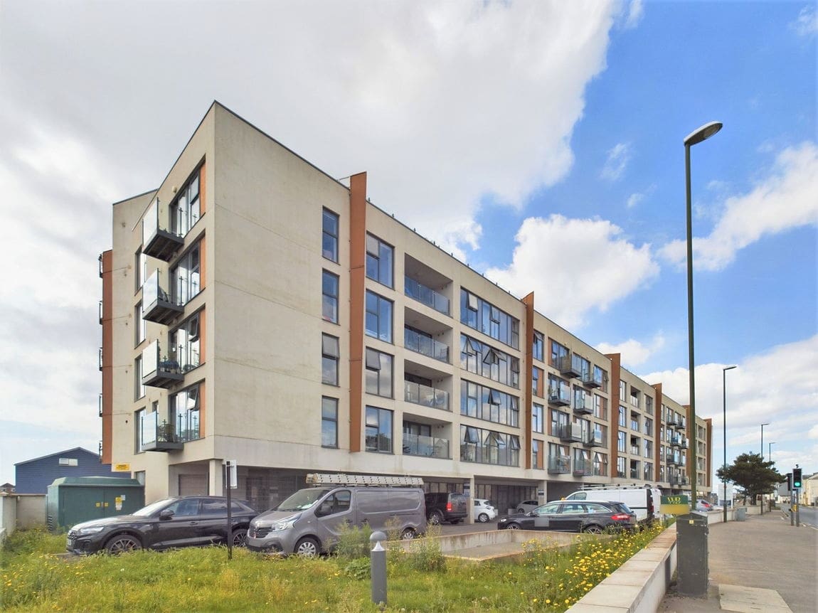 2 bedroom Flat For Sale