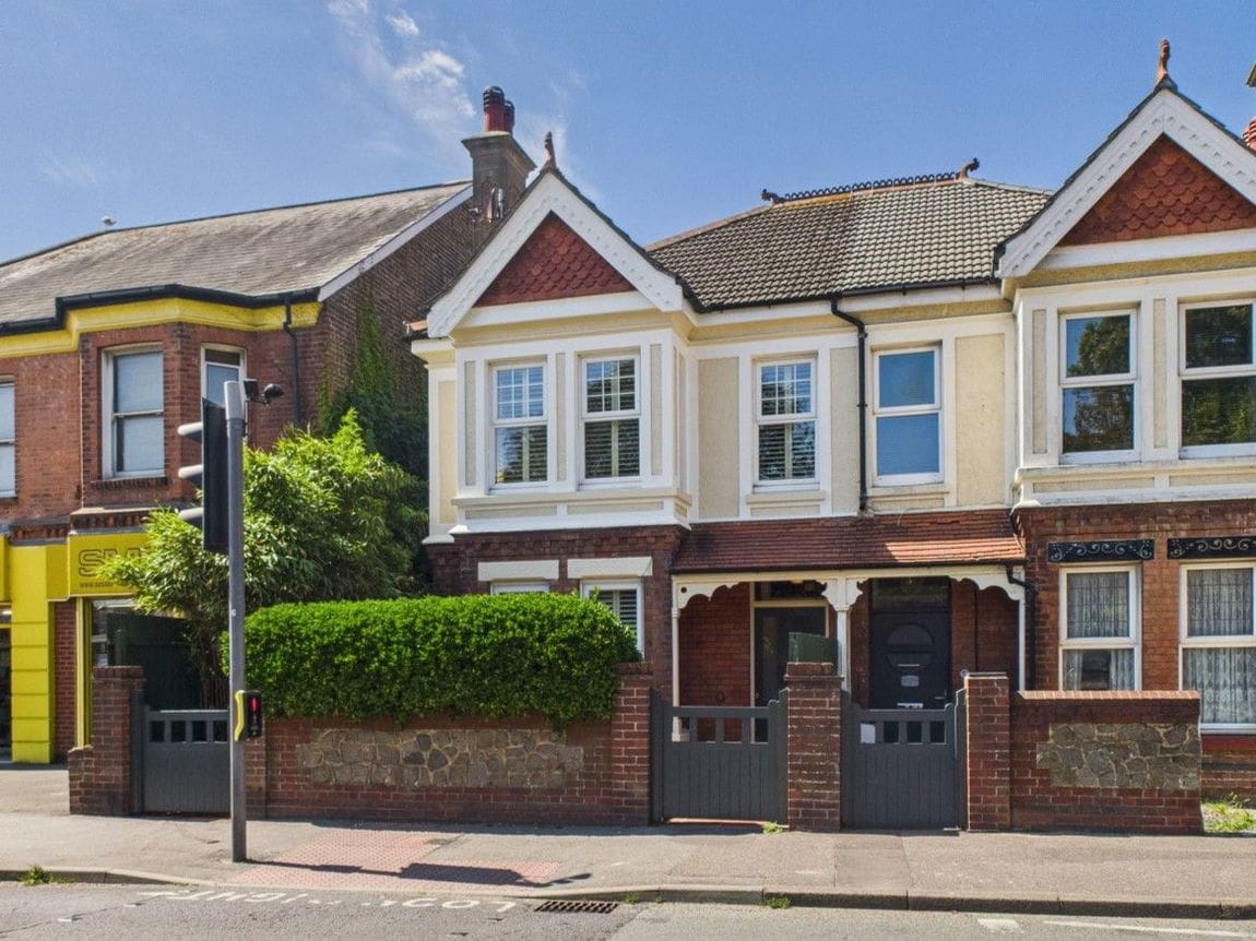 4 bedroom Semi-detached house For Sale