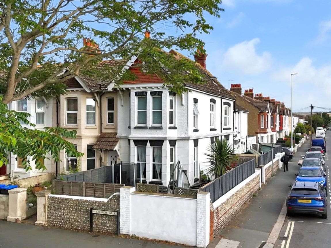 4 bedroom End of terrace house For Sale