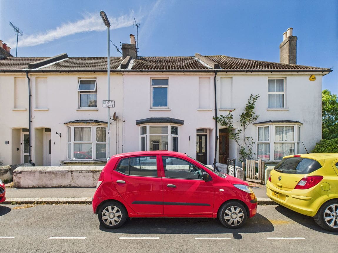 2 bedroom Terraced House Under Offer
