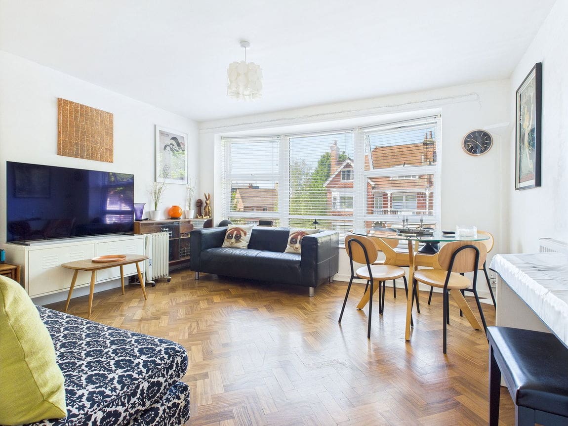 2 bedroom Flat For Sale