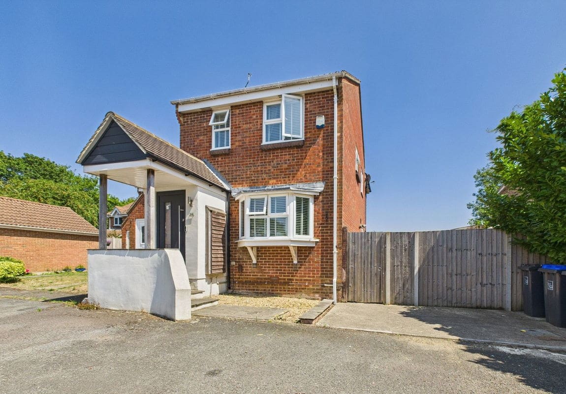 3 bedroom End of terrace house Under Offer