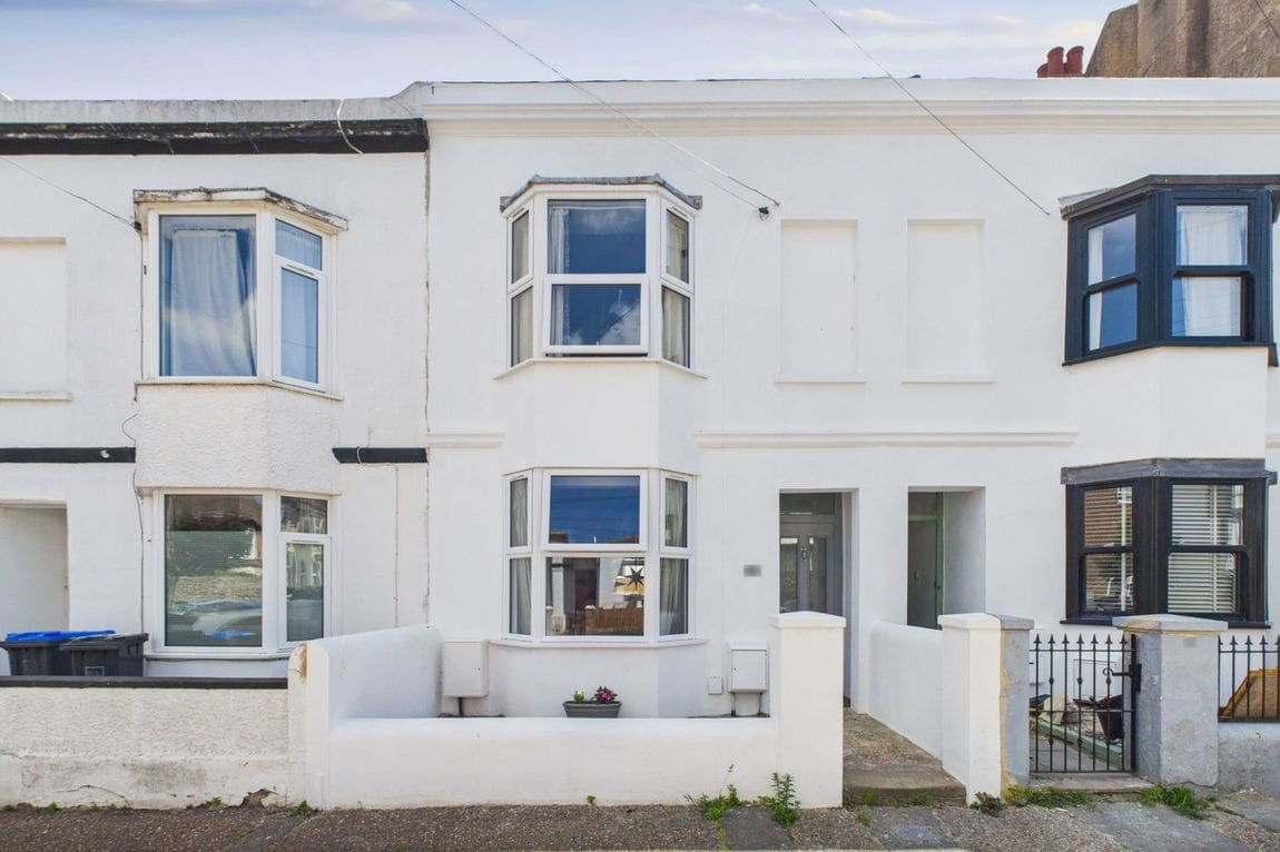2 bedroom Terraced House Under Offer