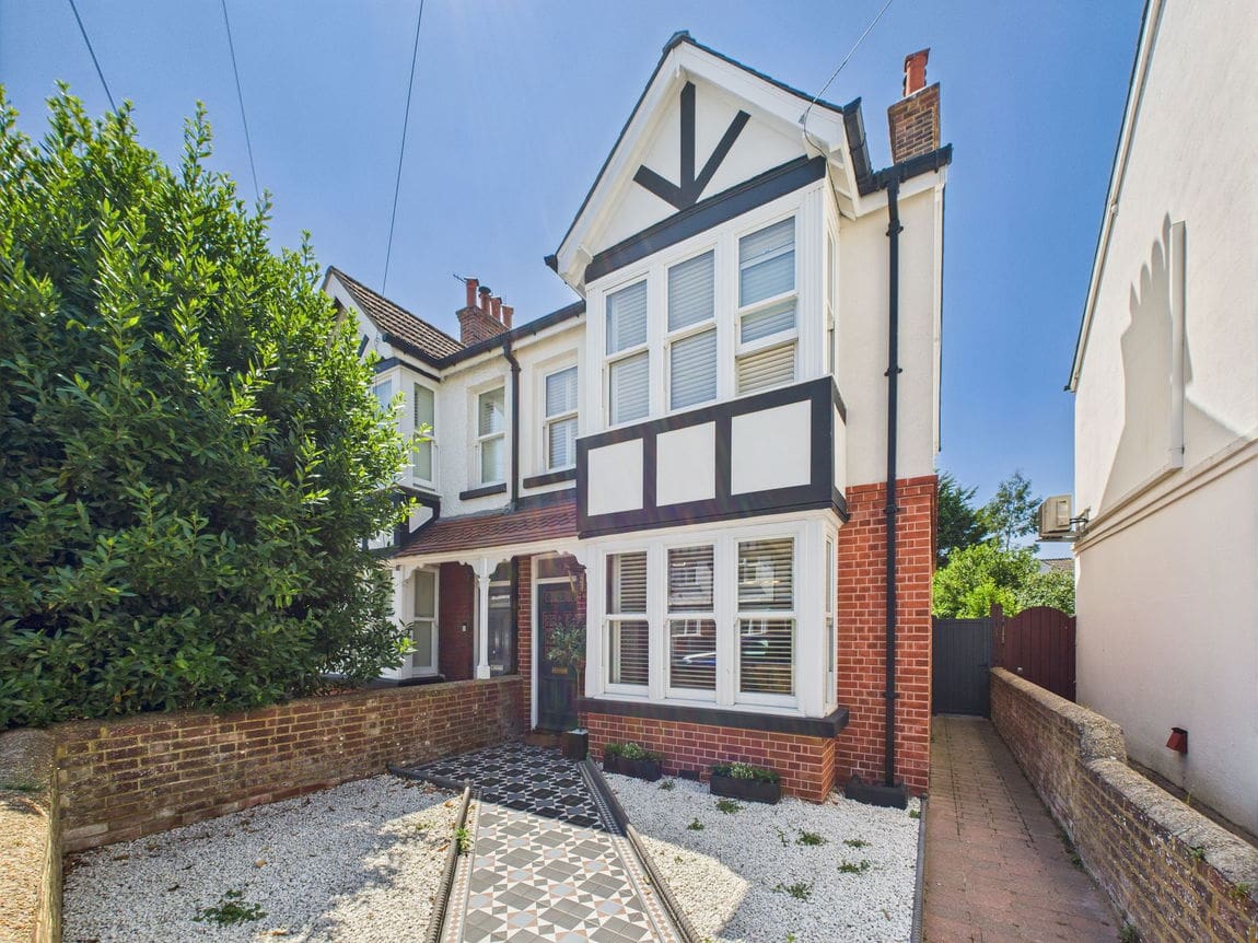 4 bedroom Semi-detached house For Sale