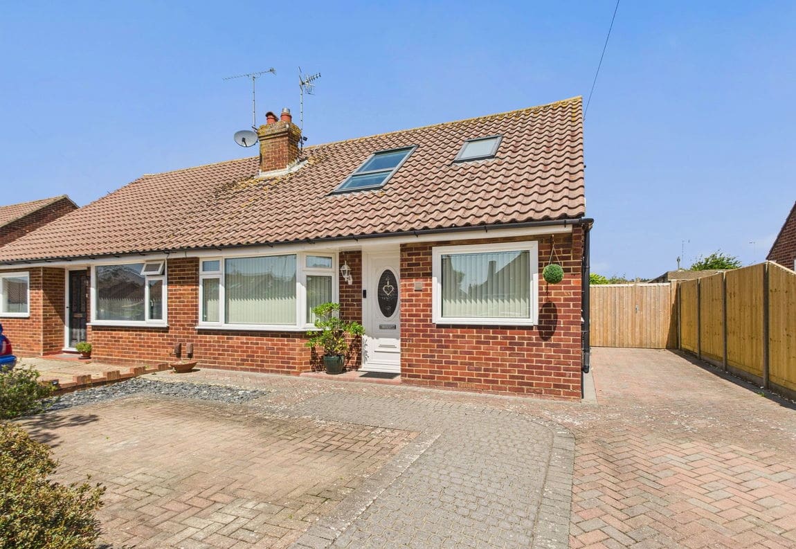 3 bedroom Bungalow Under Offer