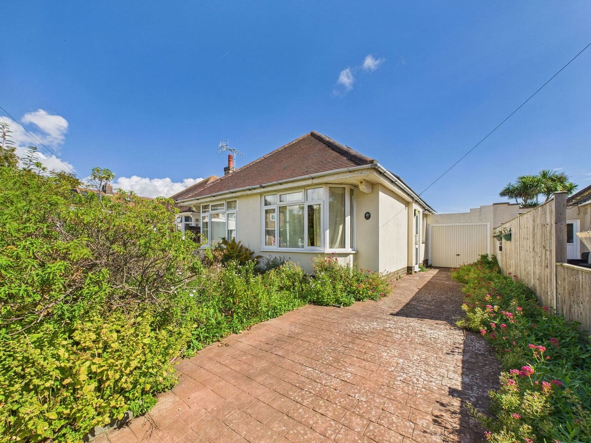 3 bedroom Bungalow Under Offer