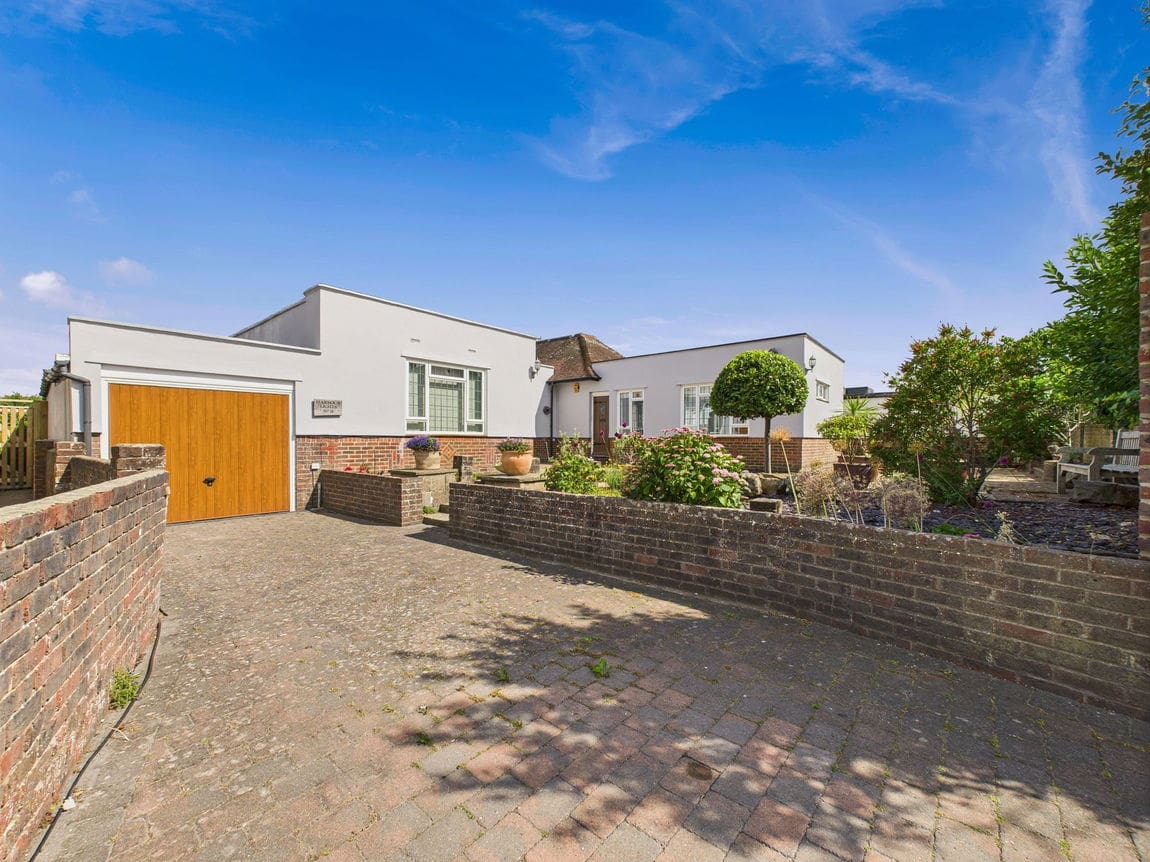 2 bedroom Semi-detached bungalow For Sale