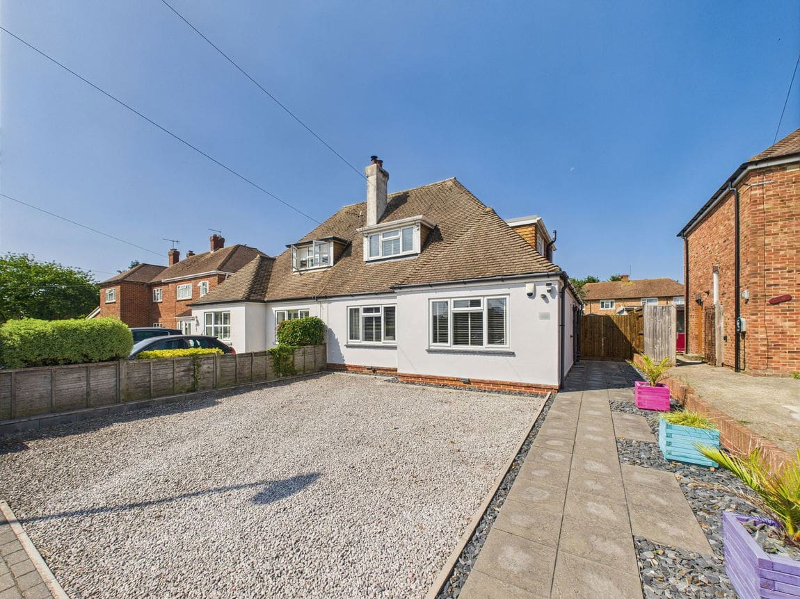 4 bedroom Semi-detached house Under Offer