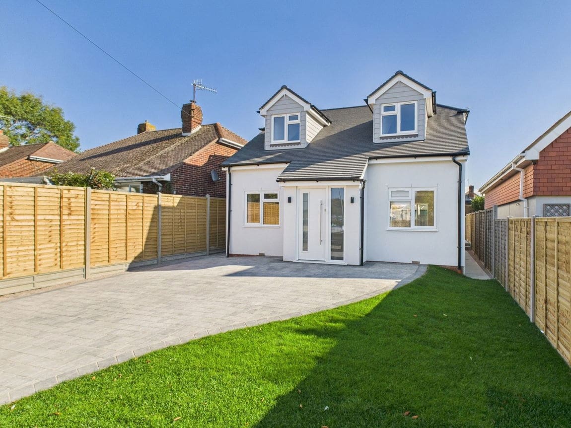 3 bedroom Detached house For Sale