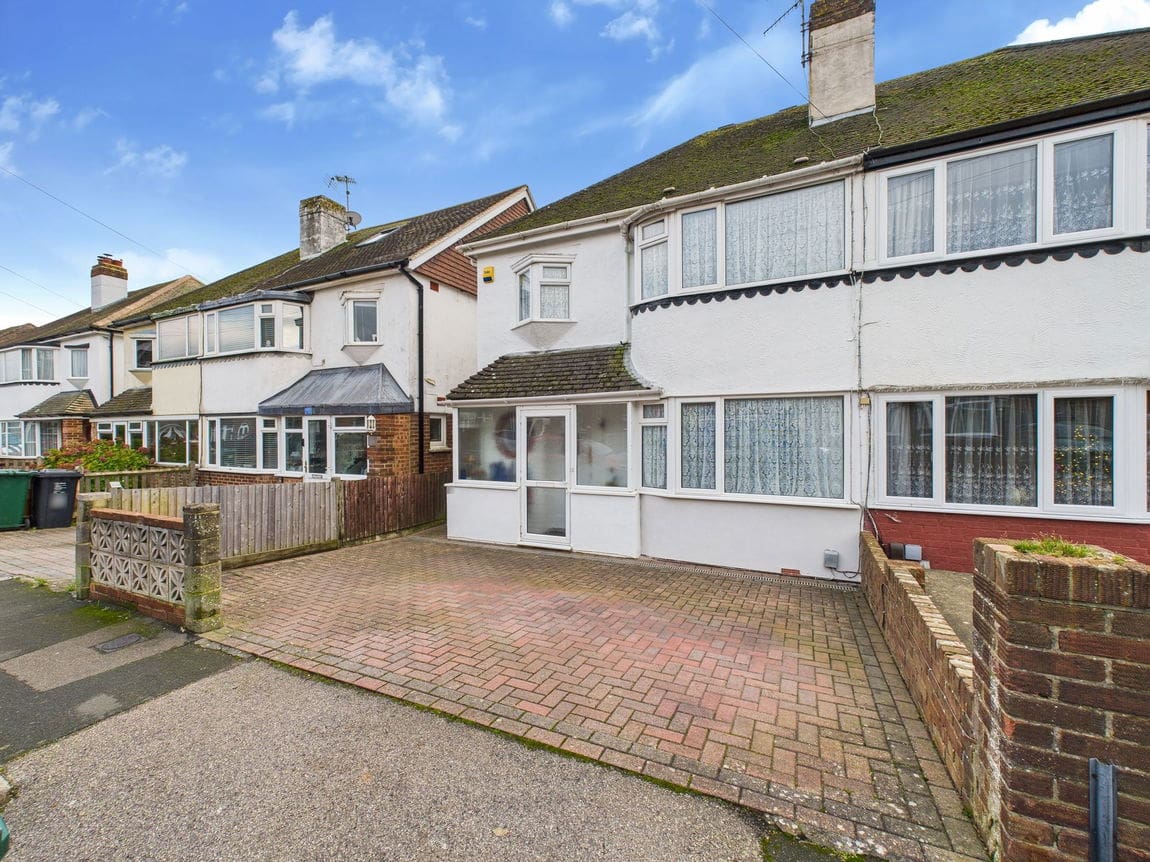 4 bedroom Semi-detached house Under Offer