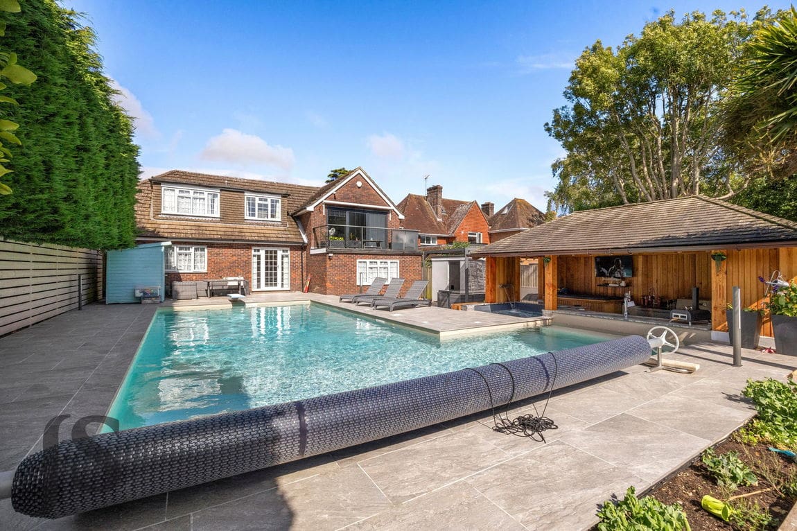 6 bedroom Detached house For Sale