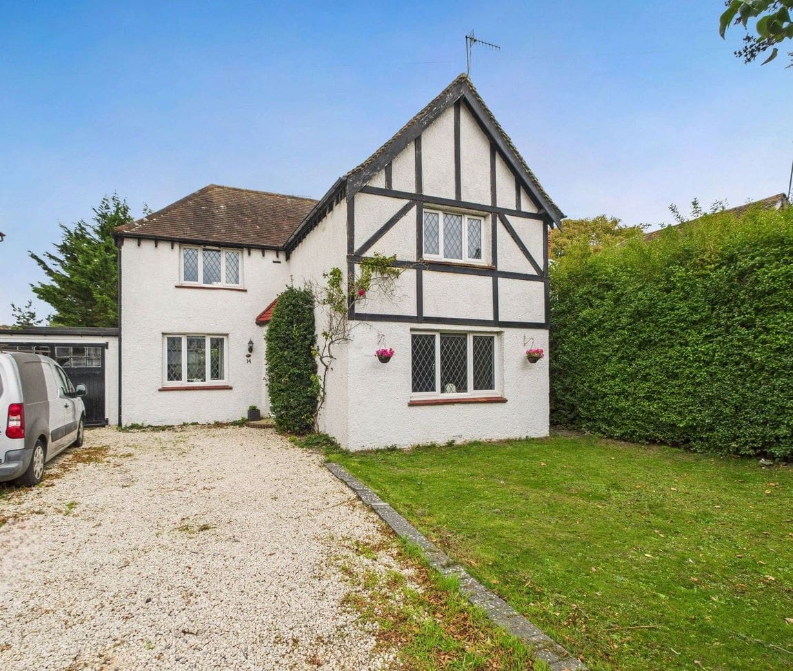 3 bedroom Detached house Under Offer